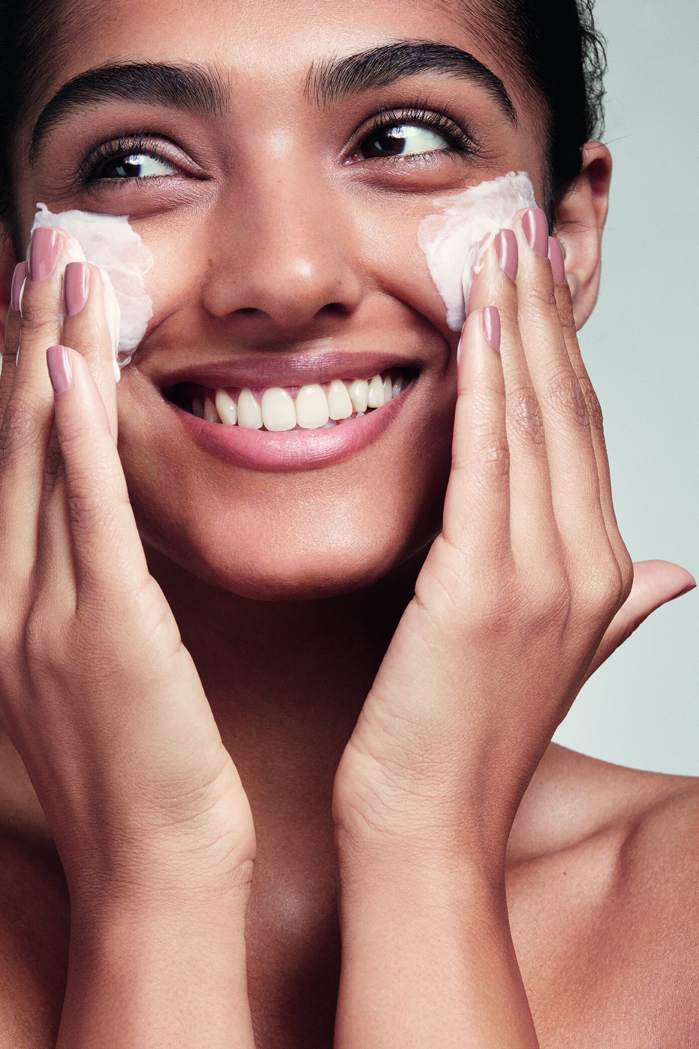 HOL20_COL_Skincare_PWP_Model_Kiran_231_REL.jpg