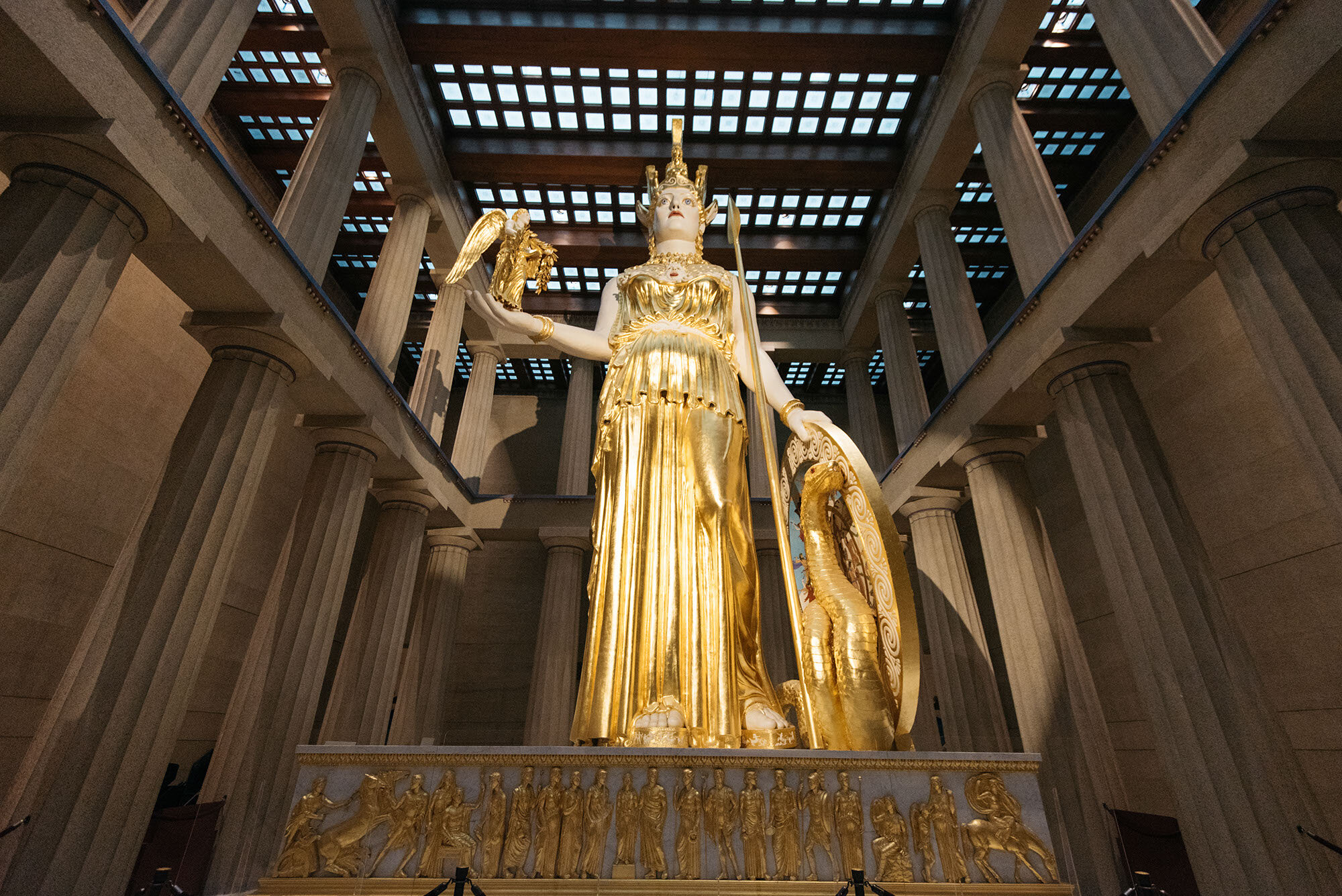 statue of athena in the parthenon