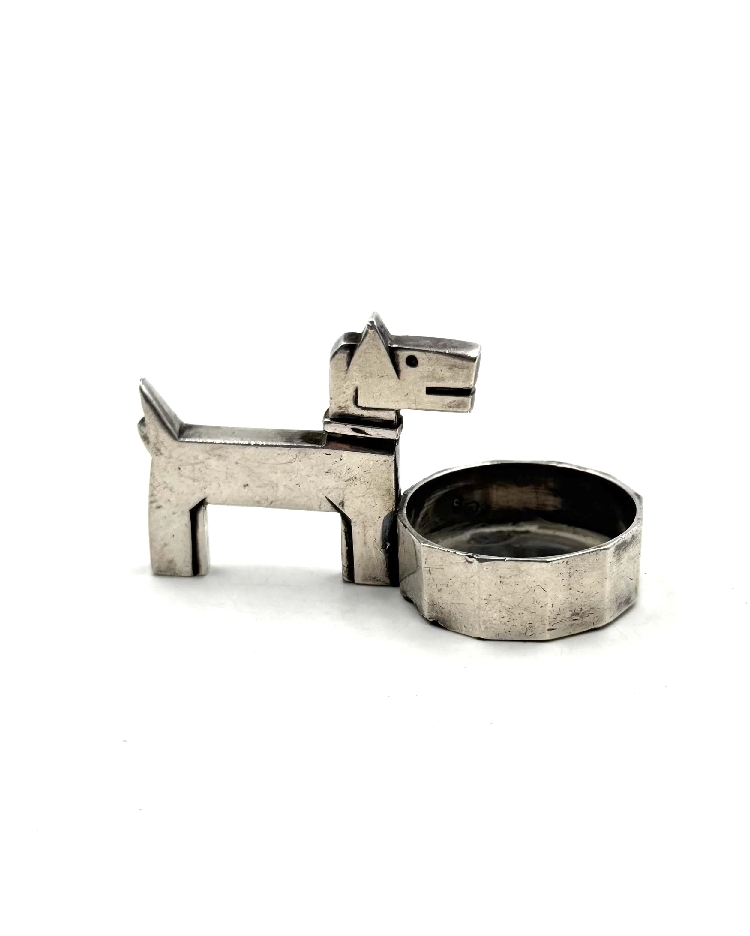 Art Deco silver-plated small ashtray featuring the Ric and Mac dogs by Edouard Marcel Sandoz for Gallia Christofle, France circa 1930s.