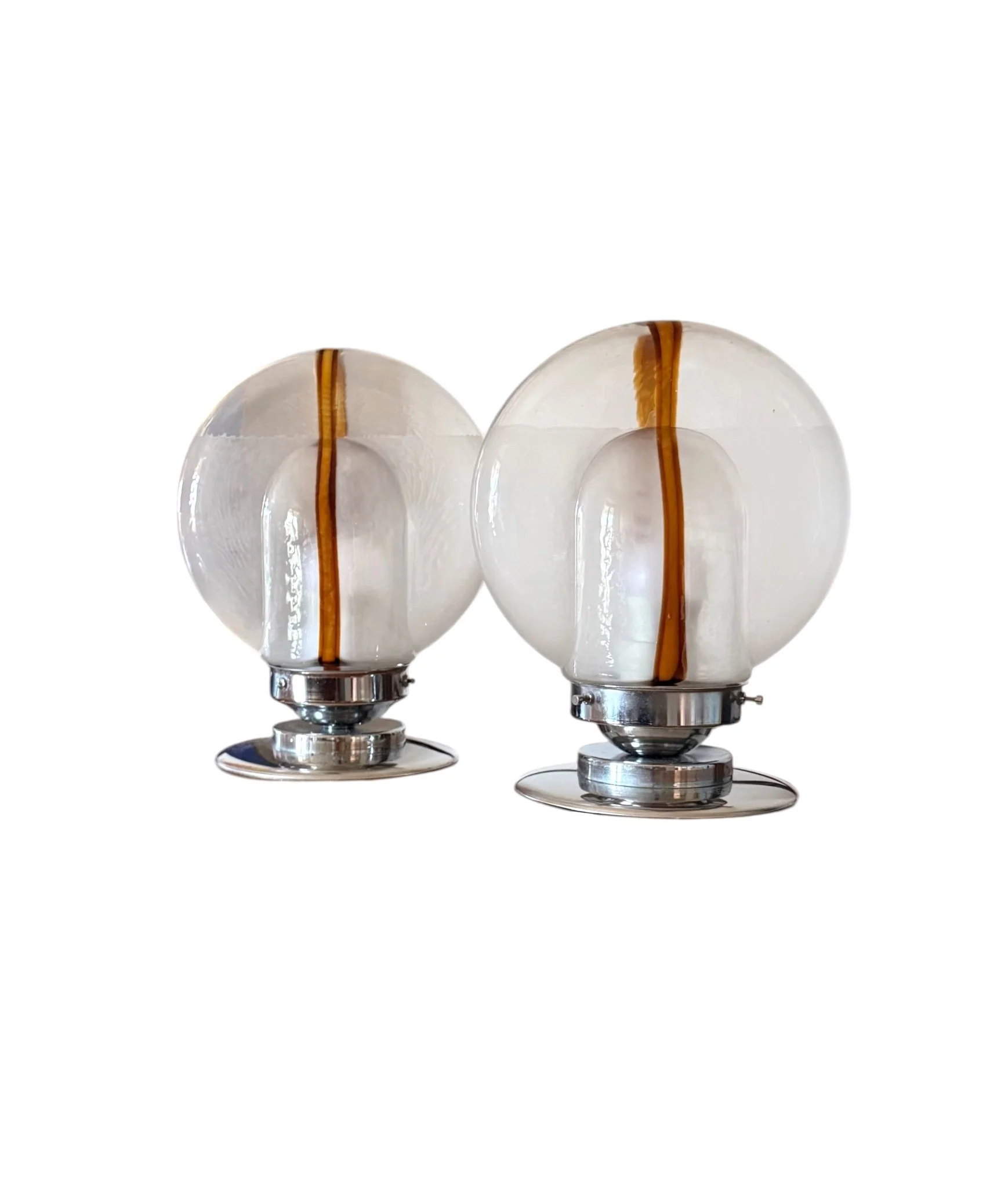 Pair of Toni Zuccheri for Mazzega Murano blown glass table lamps, 1970s Italian mid-century modern lighting, amber and clear glass textures.