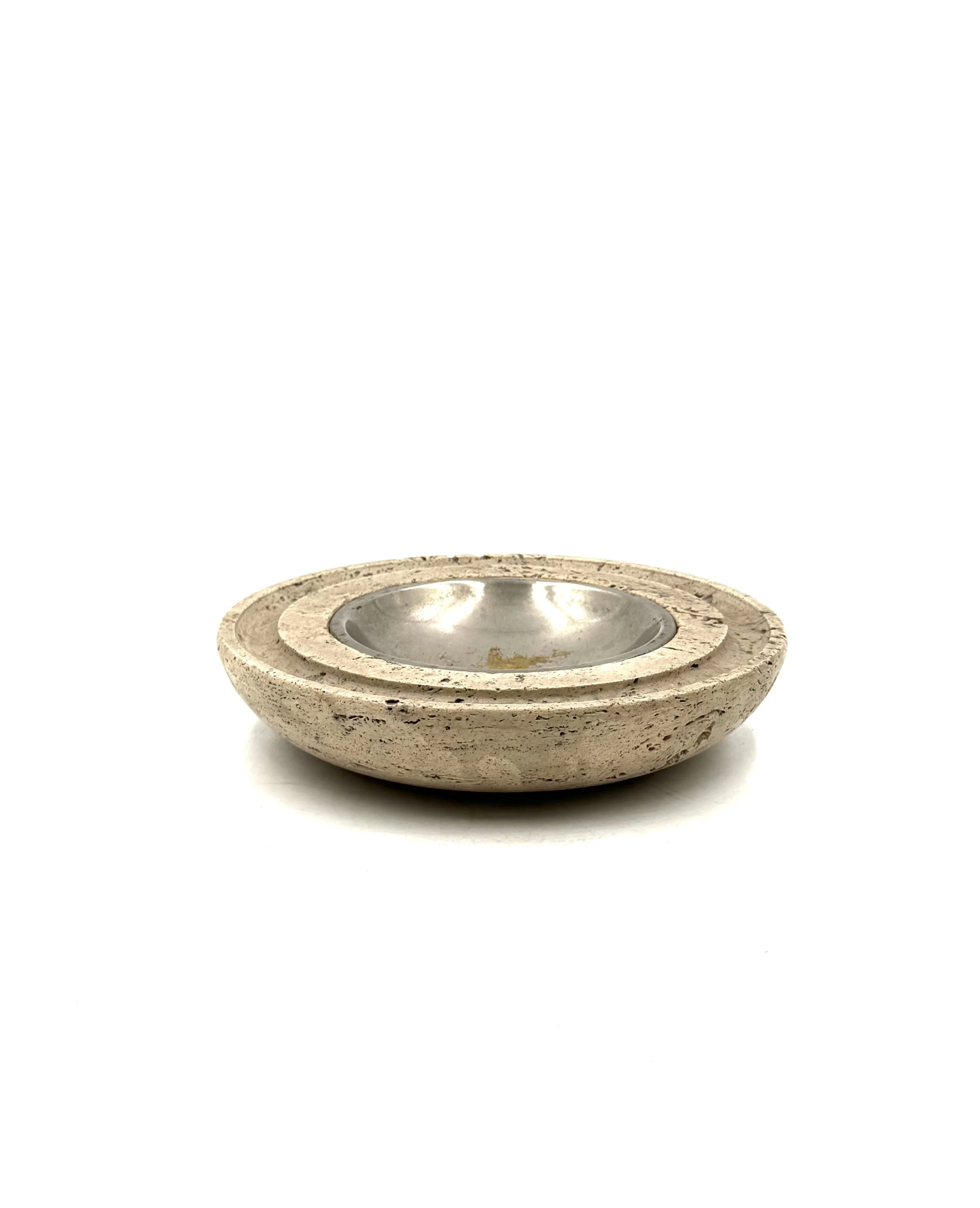 Round Italian travertine and brass vide-poche bowl by Cerri Nestore 1970s top view.