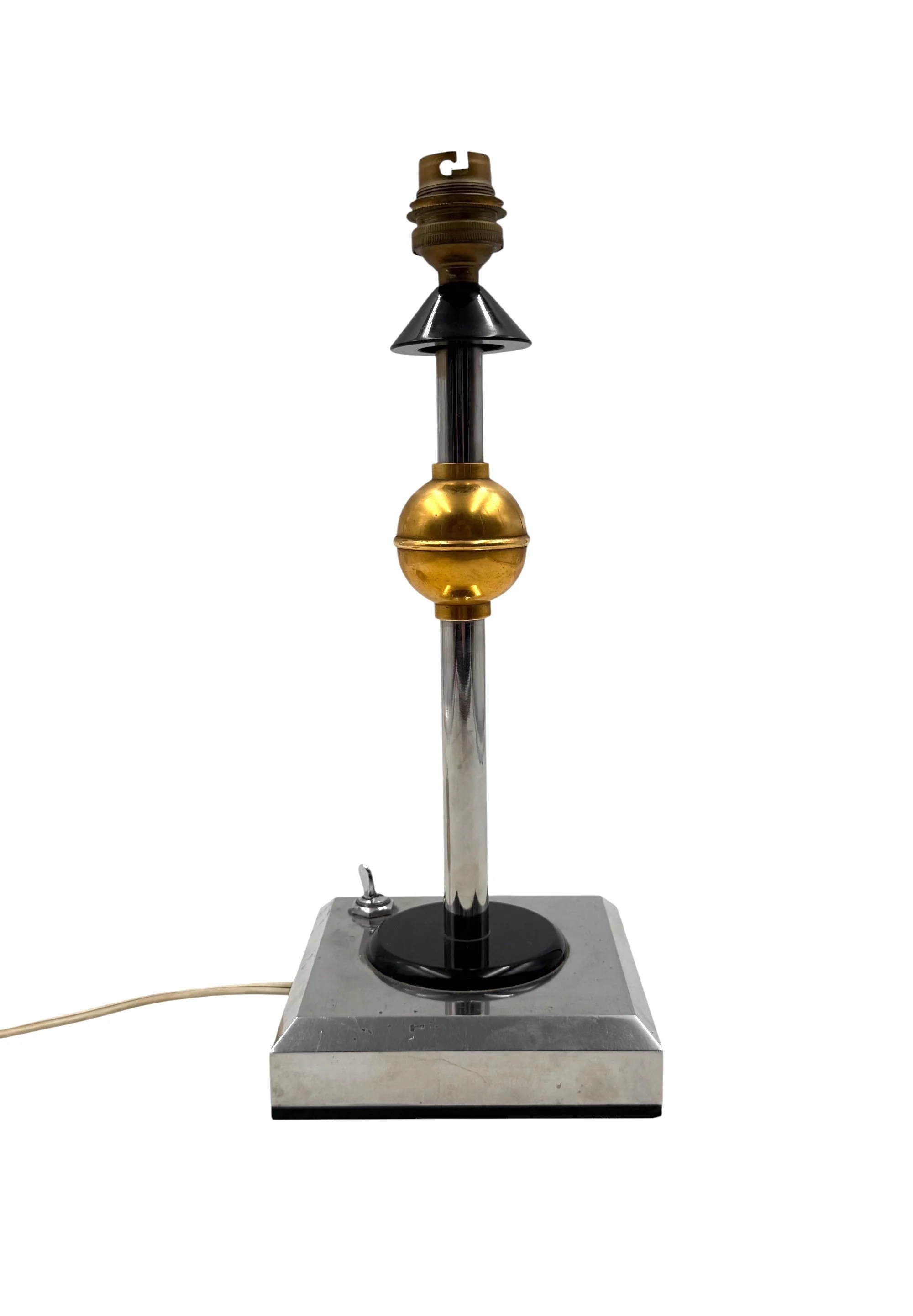 Hollywood Regency bakelite table lamp from 1980s France, featuring elegant glossy modernist curves and vintage retro lighting design.