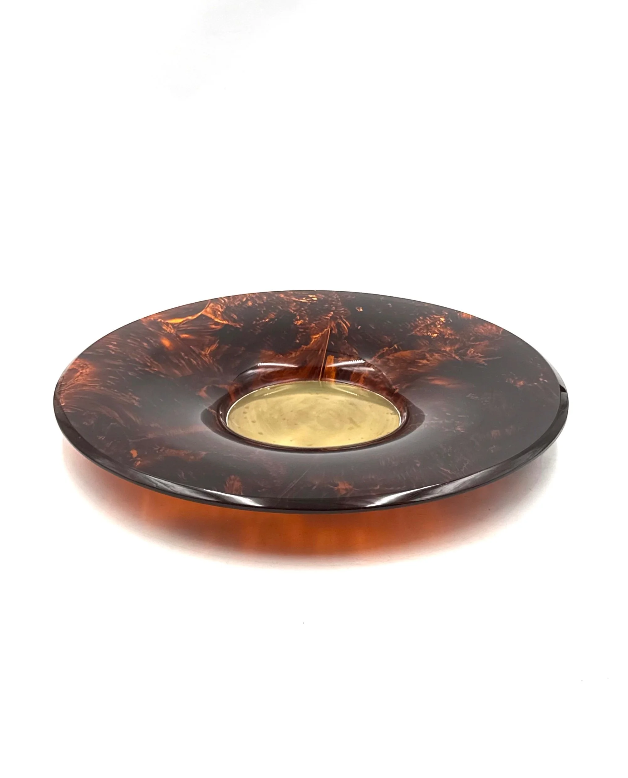 1970s vintage Italian Guzzini tray featuring a tortoiseshell lucite body with decorative polished brass handles.
