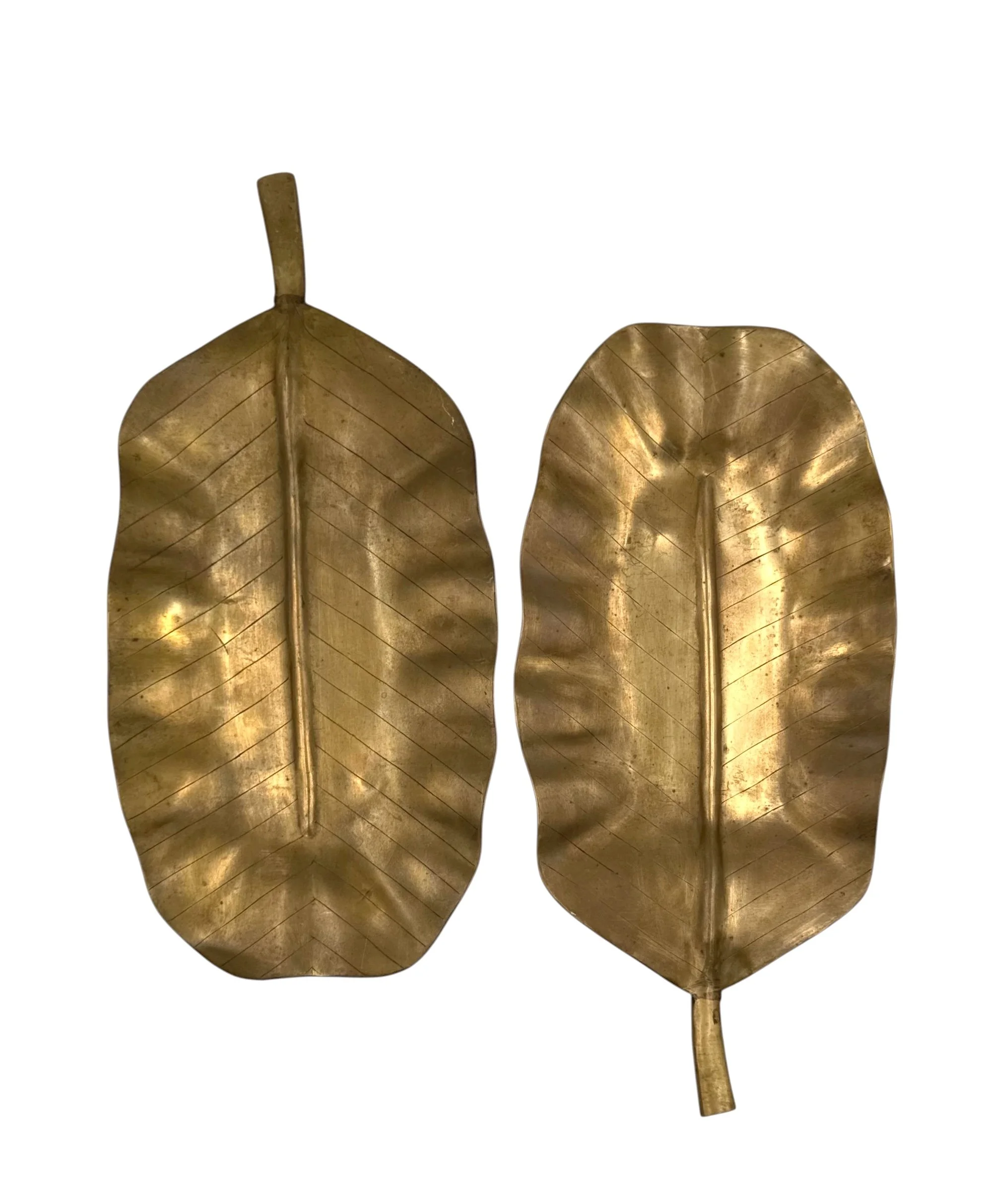 Set of two vintage 1970s Italian Hollywood Regency leaf-shaped brass decorative bowls