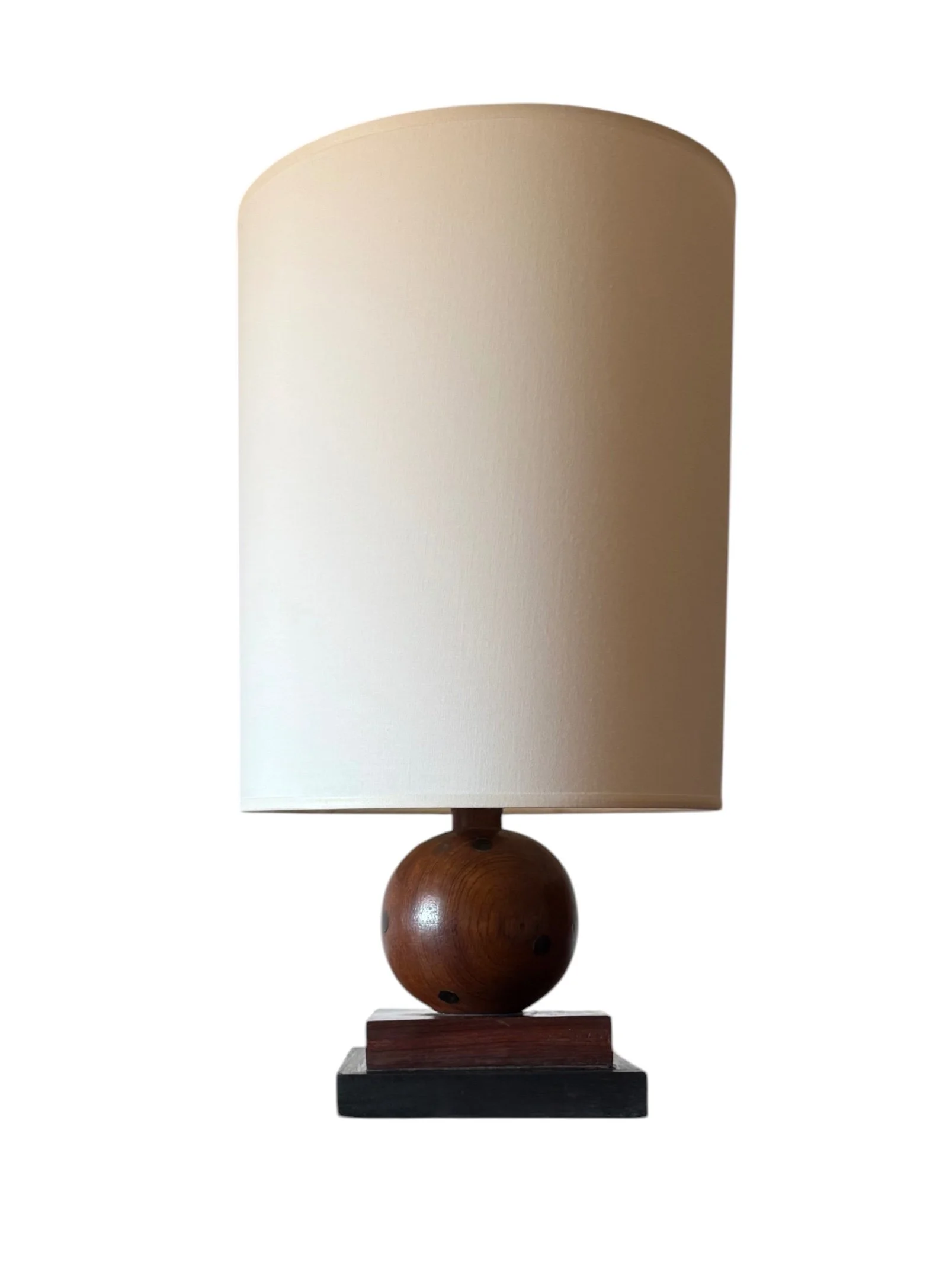 French Art Deco carved wood table lamp from circa 1930s, featuring elegant geometric lines and a vintage modernist aesthetic.
