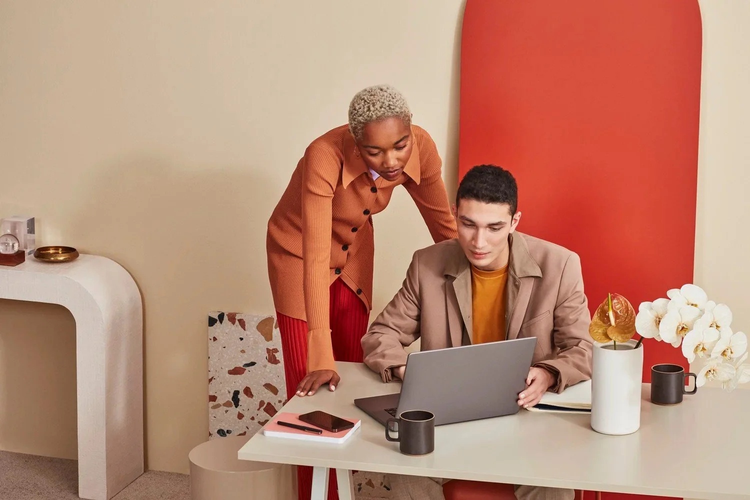mentor-guiding-student-on-laptop.jpg