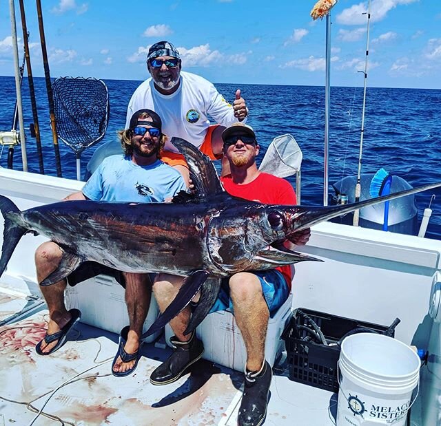 Third drop on the new @hookerelectricreels and snagged us a good one!! The @rjboylestudio rod and 50w detachable hooker made quick work of this fish in just under a hour. #dtbcharters #hookerelectricreels #rjboylestudio #swordfish #yozuri #xtratuff