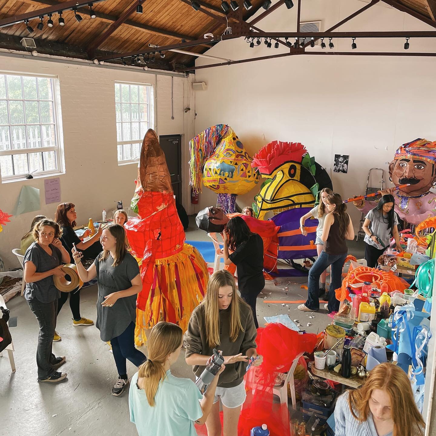 Workshop takeover for Charivari 2023 builds🌟

Last summer local schools spent days in our workshop designing and creating their very own carnival builds, with the help of artists and teachers 

Learning new skills and taking ideas through to fruitio