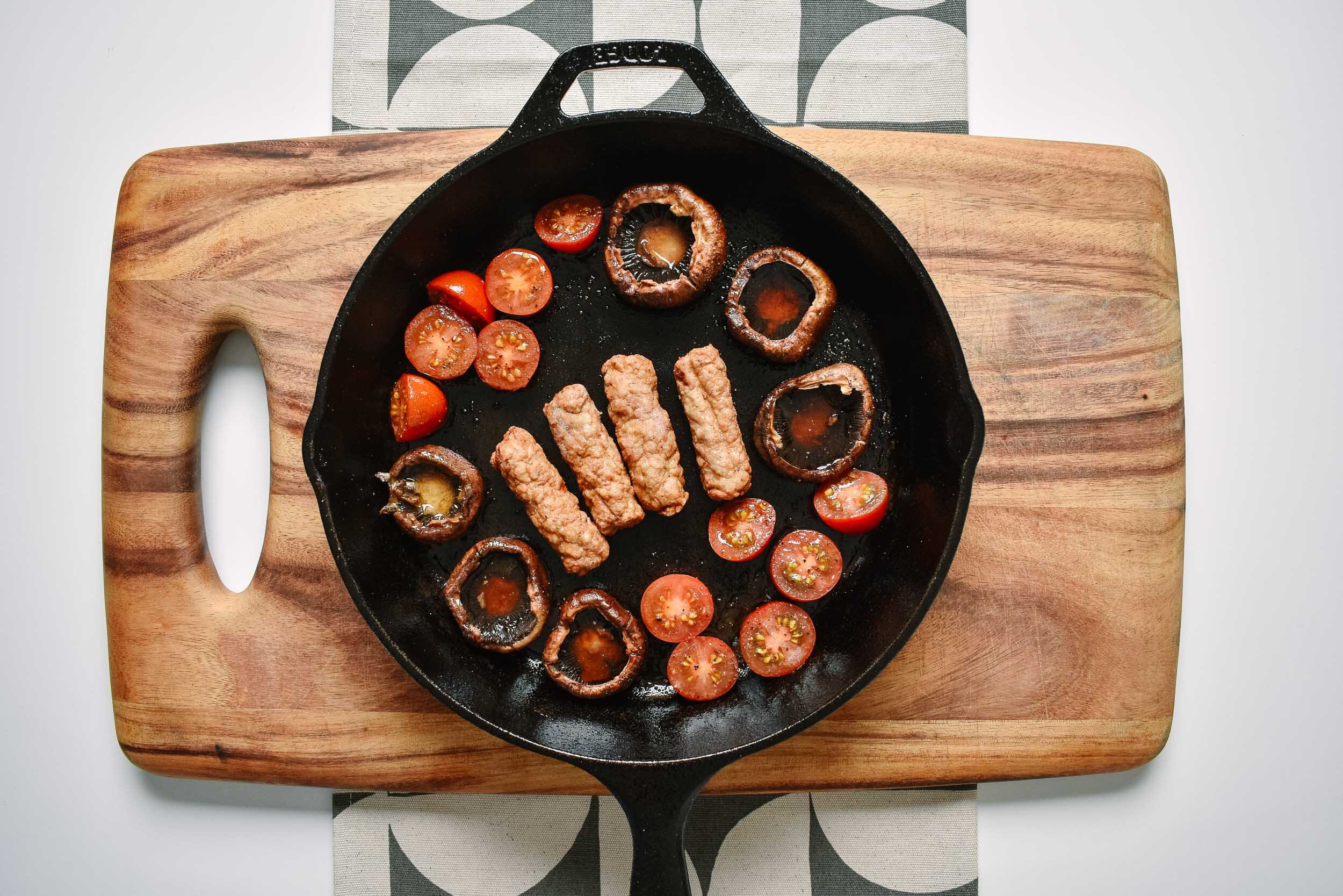 british-breakfast-mushrooms-tomatoes-sausage.jpg
