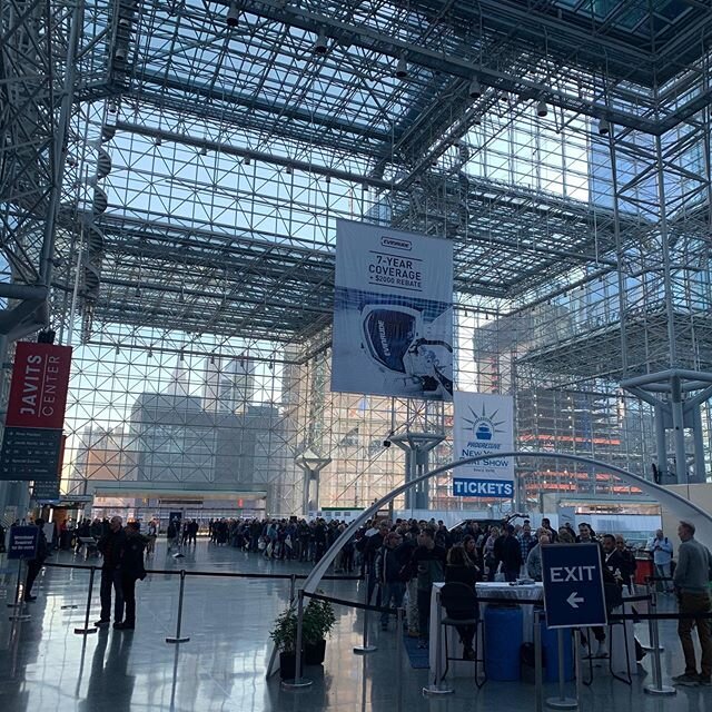 :::SWIPE RIGHT:::
All aboard! The @progressive #nyboatshow opened at 12pm today and is #makingwaves at the @javitscenter! What a great turn out we had this year along with a commencement from Gov. Cuomo (posted on our story). Hurry and get your ticke