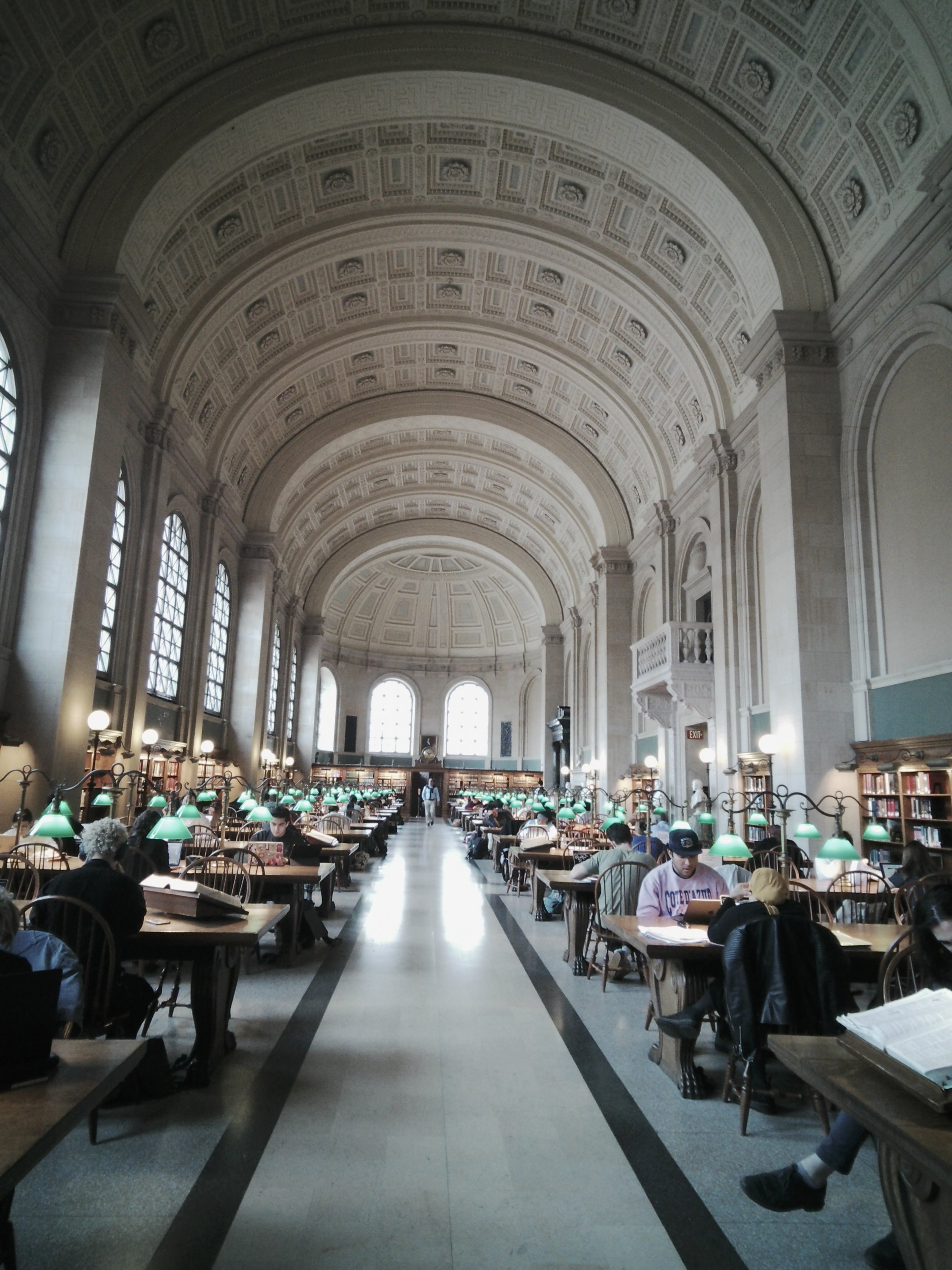 the great hall is so stunning, enjoyed a quick manga break here :)