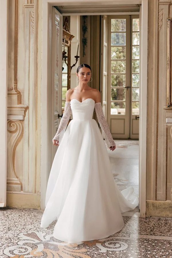 Wedding Gowns and Bridal dresses in Kitchener — VONA BRIDE