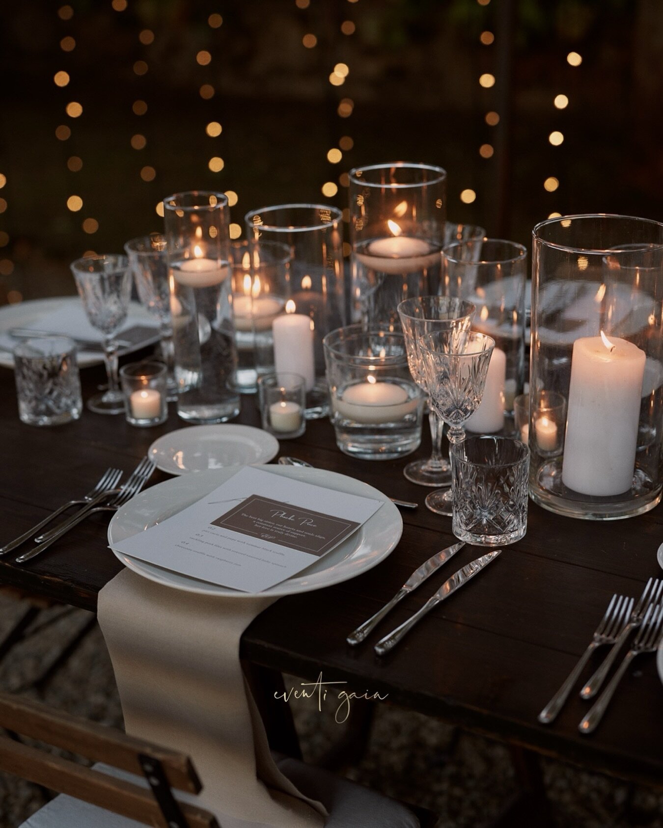 Obsessed with this wonderful table adorned only with candles of various sizes and shapes&hellip; And you?

The minimalist yet sophisticated design allows the beauty of the #candles and the heartfelt messages to take center stage, fostering a sense of