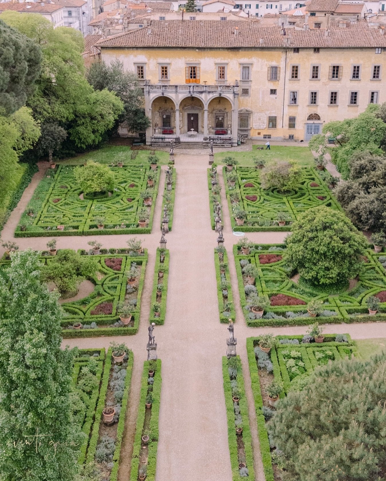 Step into our Italian gardens and immerse yourself in a living masterpiece of beauty.

#eventigaia #destinationwedding #intimatewedding #weddingplanner #weddinginflorence #weddingplanner #bespokewedding #exclusivewedding #weddinginspiration #destinat