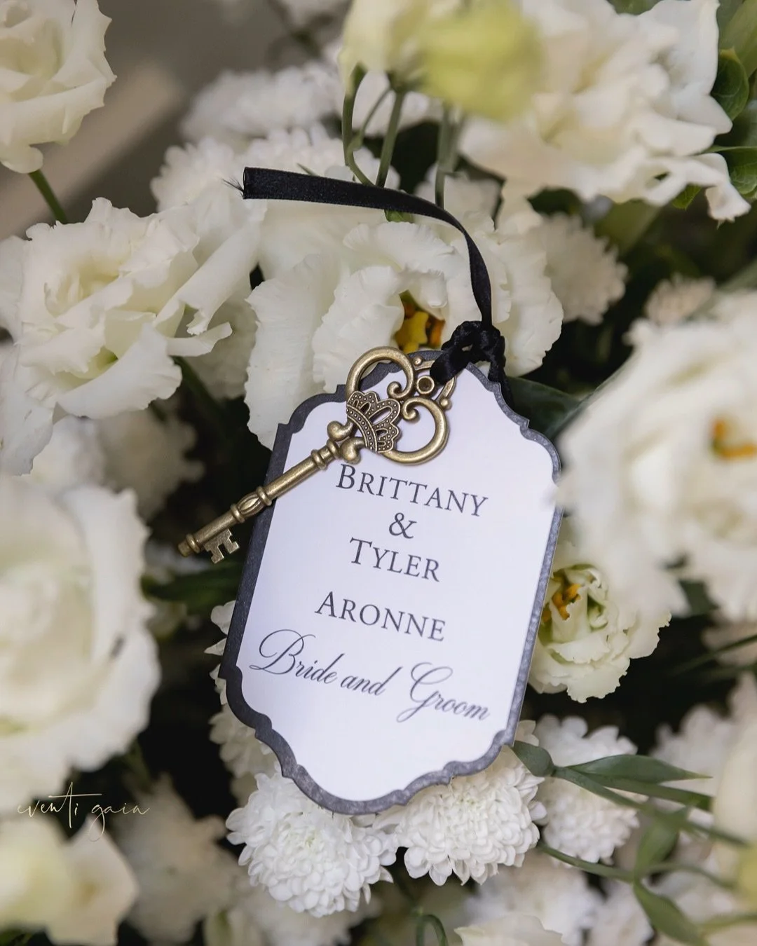 A statement of elegance ✨
For Brittany &amp; Tyler, we designed a seating display that feels both timeless and symbolic. &ldquo;Keys to the Castle&rdquo; became the guiding theme, inviting each guest to unlock their place within the celebration. Pair