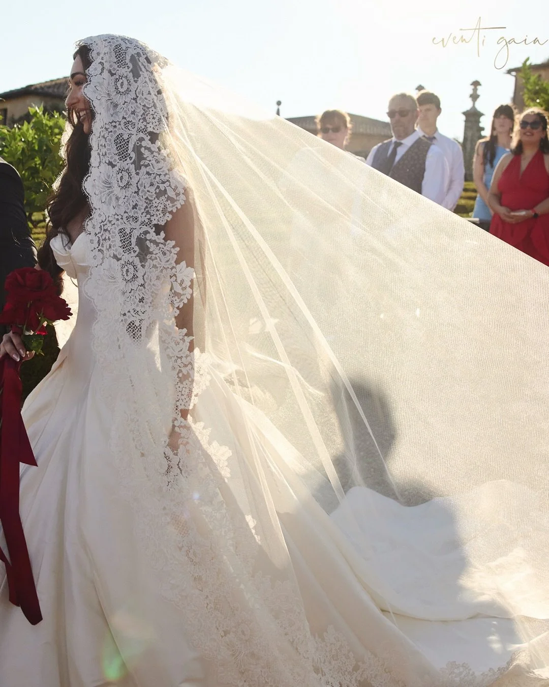 Bathed in Tuscan golden light and wrapped in silk and lace, she moves like a whisper of timeless couture &mdash; a vision by @leahdagloria , crowned with a veil by @zuhairmuradmariage 

#eventigaia #bridaldressinspiration #leahdagloria #leahdagloriab