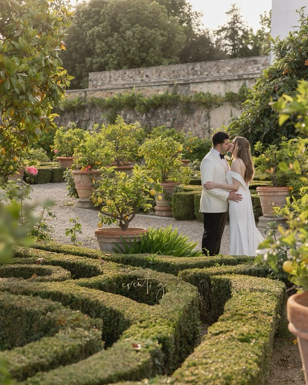 Armon &amp; Samantha&rsquo;s Persian wedding in Florence 🤍
A day filled with love, laughter, and timeless beauty under the Tuscan sun.
Grateful for every magical moment &mdash; from the fragrant lemon gardens to the candlelit celebration in the vill