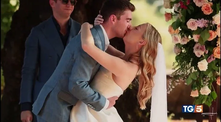 ✨ Feeling honored to have our weddings featured on Italian national TV, TG5, in a segment about luxury weddings in Italy 🇮🇹💍
It&rsquo;s such a joy to see our work alongside some of the most incredible celebrations &mdash; including Jeff Bezos&rsqu