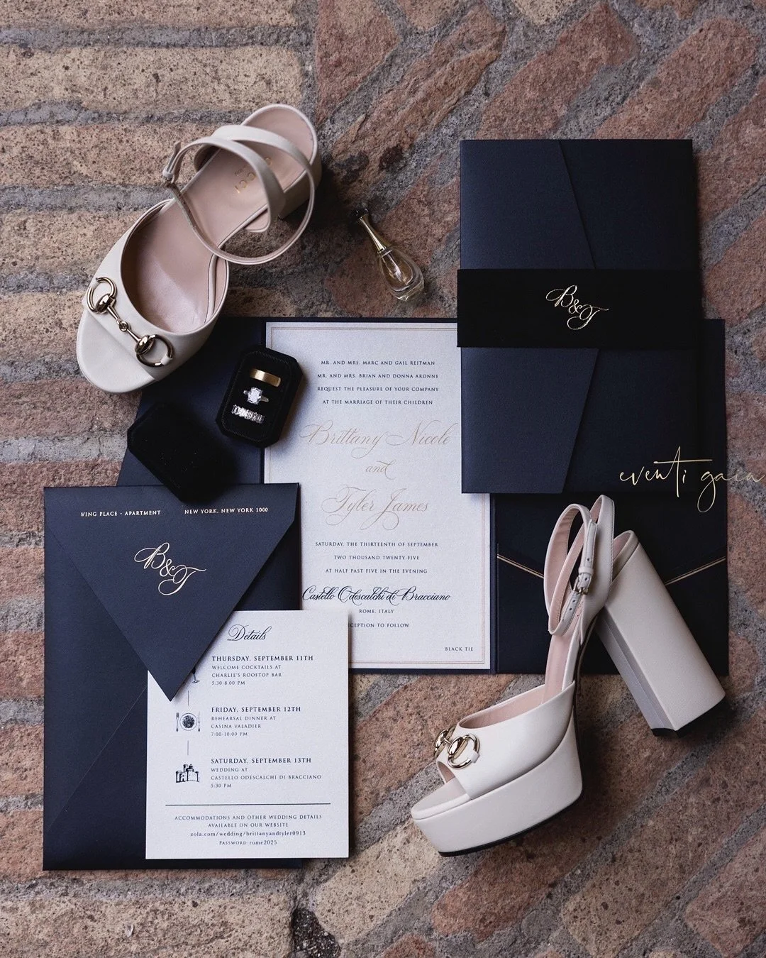 Black chic&mdash;because classic never goes out of style

#eventigaia #guccishoes #weddingdetails #weddingplanner #destinationwedding #gucci 

Photo @fotorighi