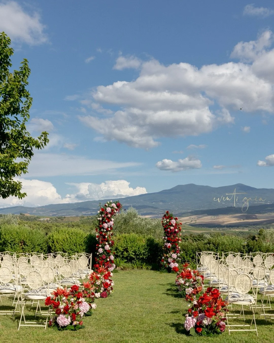 Designing ceremonies where florals frame not just the couple, but the soul of Tuscany 

#tuscanywedding #eventigaia 
#tuscanyweddingplanner #destinationweddingtuscany
#italianwedding #luxuryweddingitaly
#editorialwedding #weddingdesign #bespokeweddin