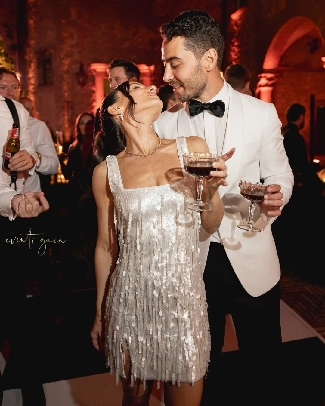 ONE DRESS IS NEVER ENOUGH 💫
The night demands a second statement.
And my brides know exactly how to deliver 😎

#eventigaia #brideslook #weddingdress #weddinginitaly #fashionbride