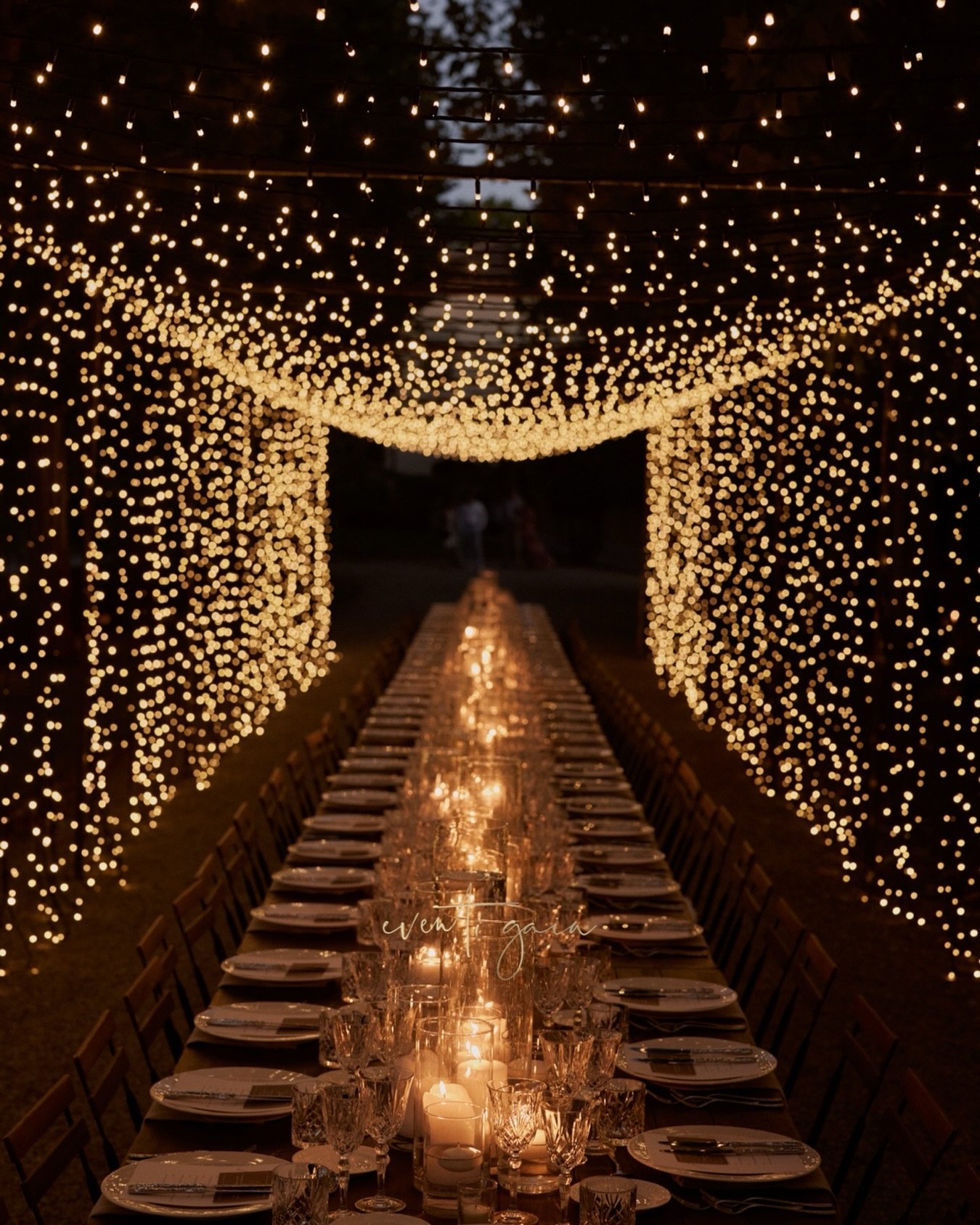 Dinner under a thousand stars ✨

#eventigaia #destinationweddingitaly #tuscanwedding #exclusivewedding
