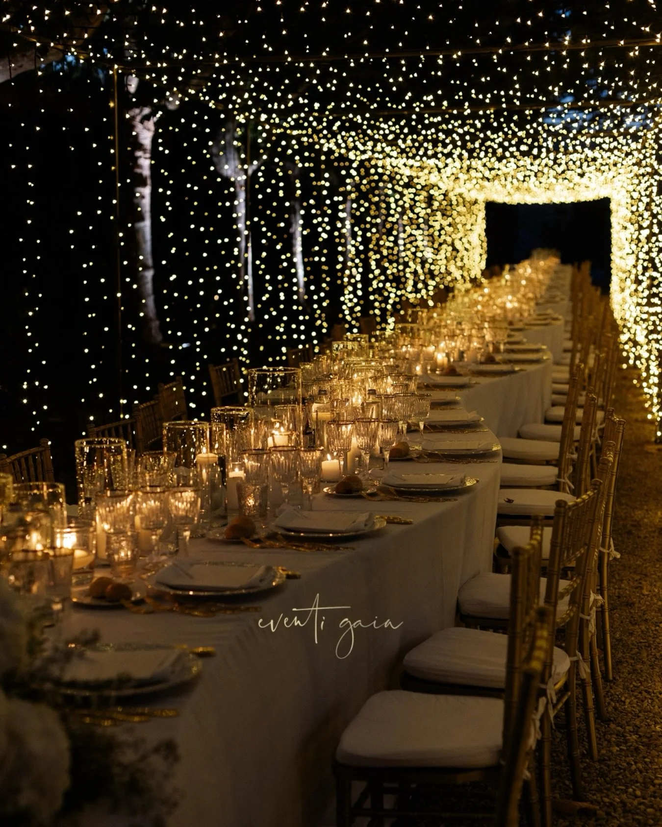 An evening designed to sparkle ✨ Where every detail glows.
Curves, candles, and countless lights ✨✨

#eventigaia #destinationweddingitaly #bespokewedding #2027bride #tuscanwedding