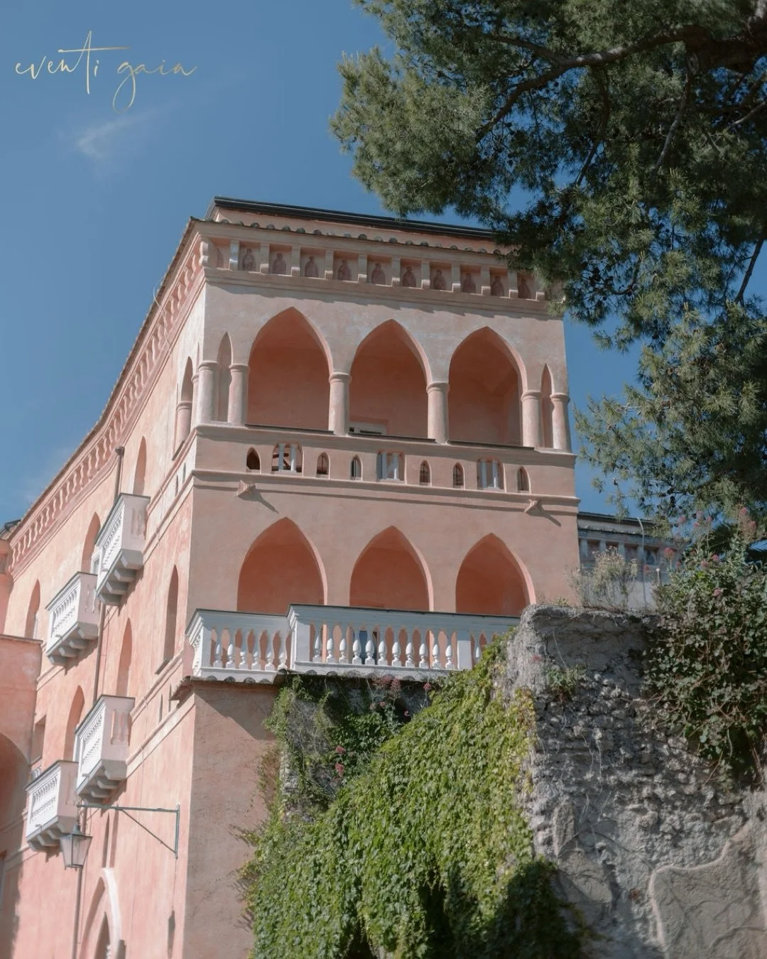 If love had an address, it would be painted blush and overlook the sea.
Life in pink at @palazzoavino The perfect beginning to an unforgettable wedding weekend. 🌸🥂🤍🩷

#PalazzoAvino #Ravello #AmalfiCoastWedding #DestinationWedding #ItalianWedding
