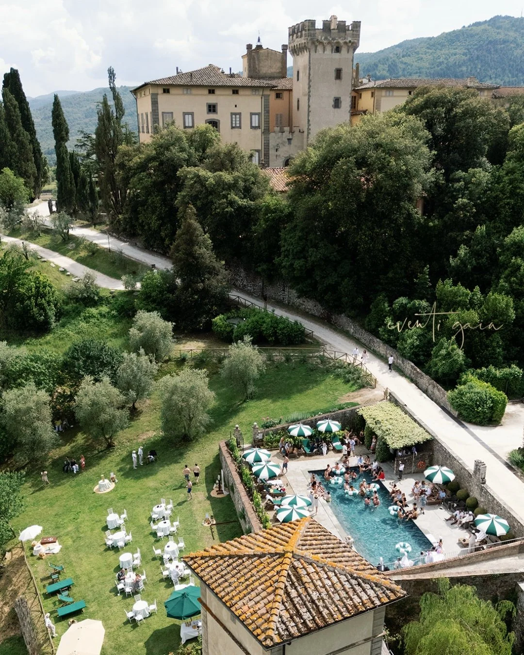 The Art of the Italian Pool Party: A Relaxed Celebration in the Tuscan Sun