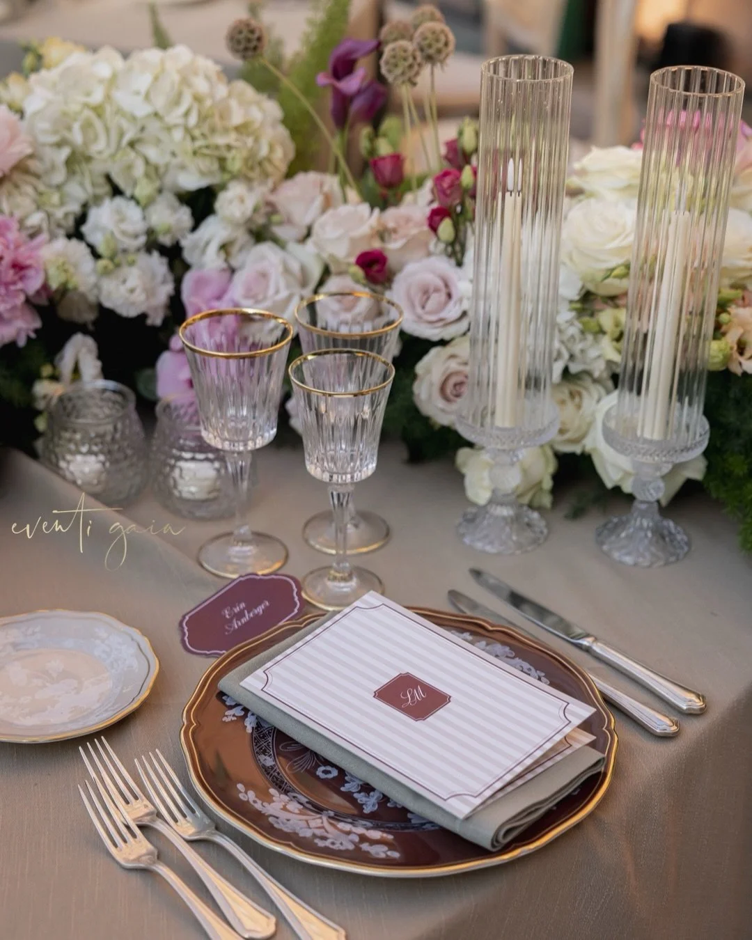 My favorite tablescape detail: the iconic @ginori1735 New Oriente Italiano Collection. ✨

A perfect expression of Italian luxury, featuring timeless porcelain, delicate patterns, and elegant craftsmanship. Paired with lush floral arrangements, crysta