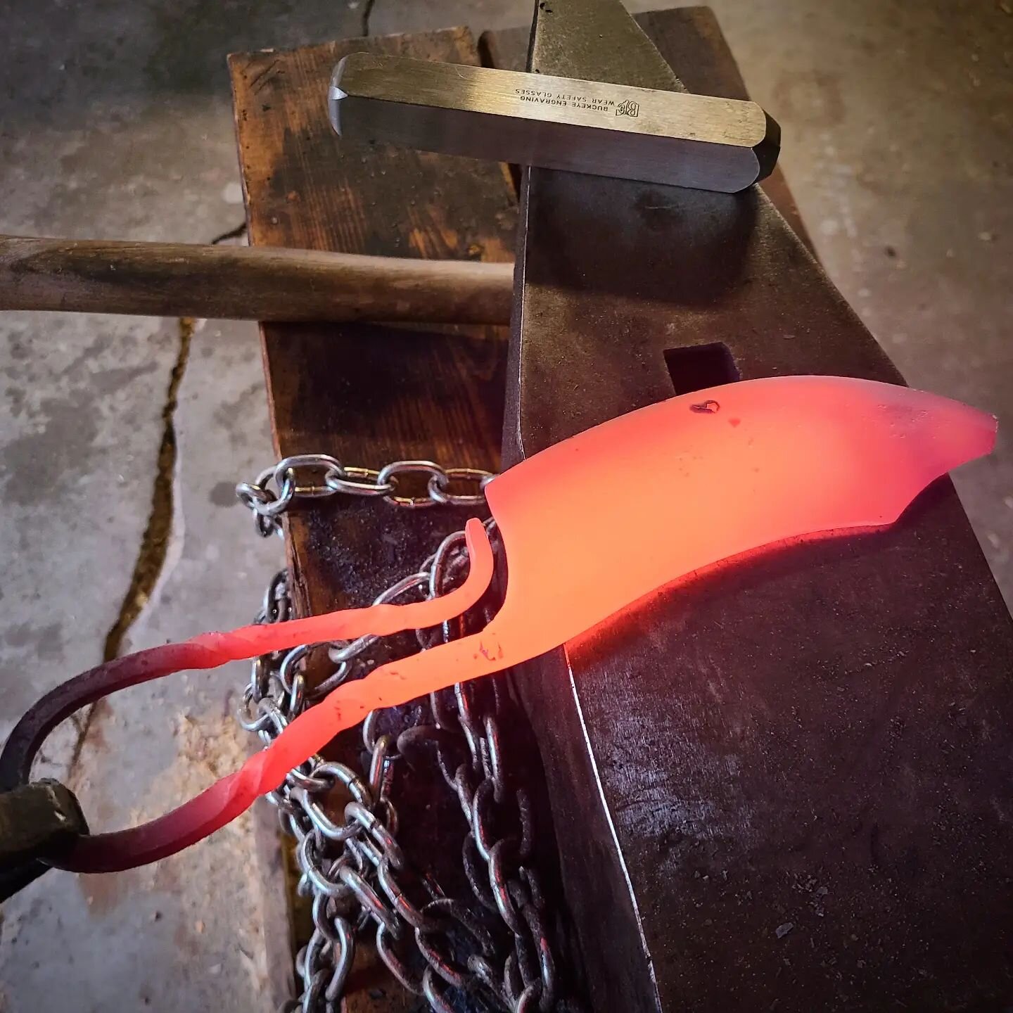 Raw handle cleaving knife. 2021. #blacksmithing #bladesmithing #forging