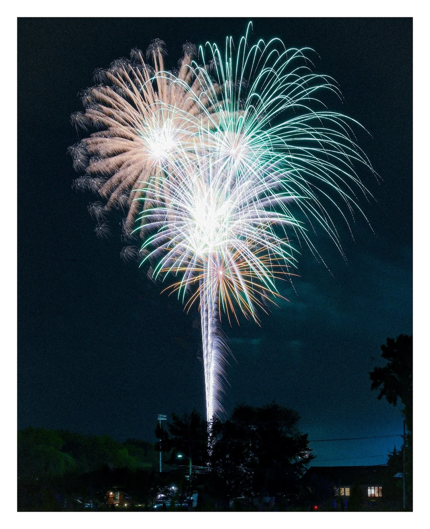 CHERRY HILL, NJ 7/3/2025 | Cherry Hill had a nice, long fireworks show (after a lengthy rain delay) to commemorate the 17th consecutive year of Wawa’s Hoagiefest.
#nikon #nikonz6 #longexposure #fireworks #nj #njphotographer #fourthofjuly #cher