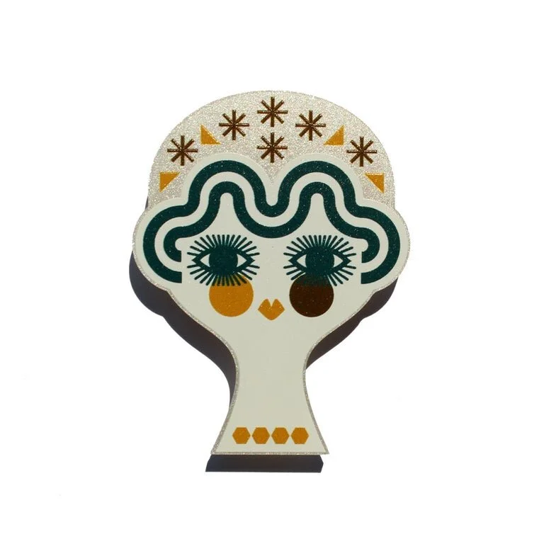 IrisDeLaTorre_TheQueen_Brooch.jpg