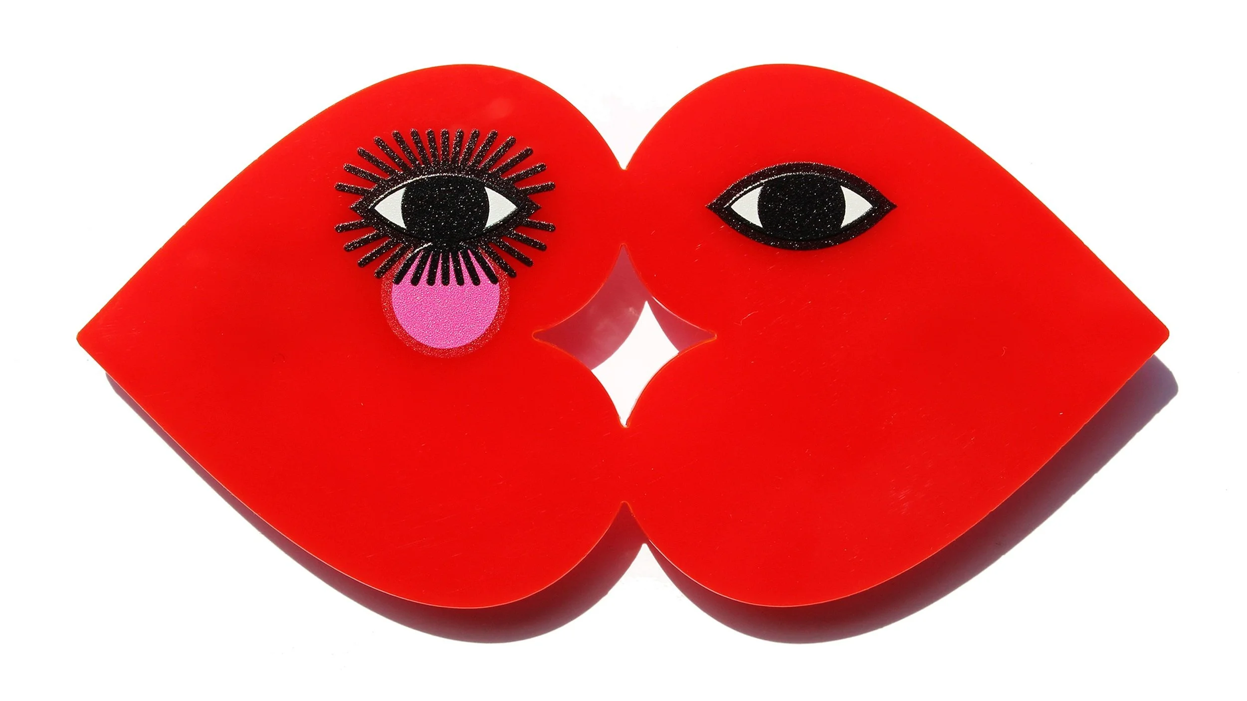 El+Beso+%28The+Kiss+Brooch%29+by+Iris+De+La+Torre+-+Front.jpg
