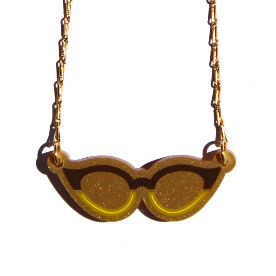Frida%27s_Sunglasses_Necklace_CloseUP_Square_IrisDeLaTorre_V%26A_2018.jpg