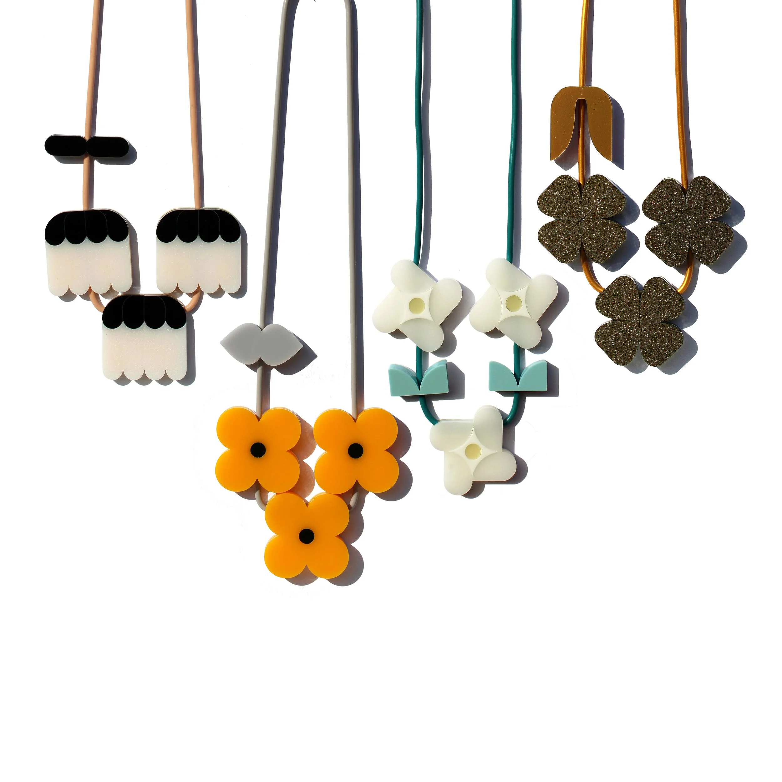IrisDeLaTorre_FlowerNecklaces_2017.jpg