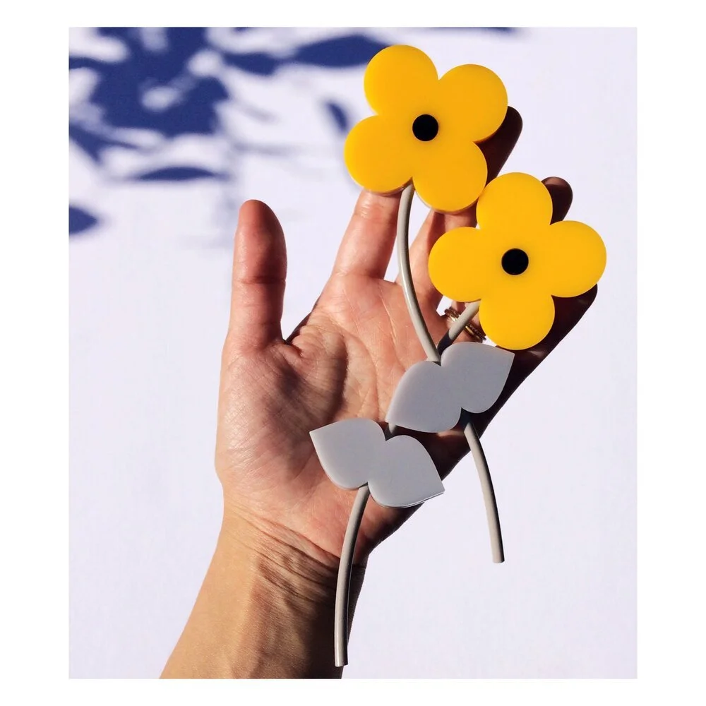 IrisDeLaTorre_BlackEyedGirlFlower_Brooches_PhotoWithWhiteFrame_2018.jpg