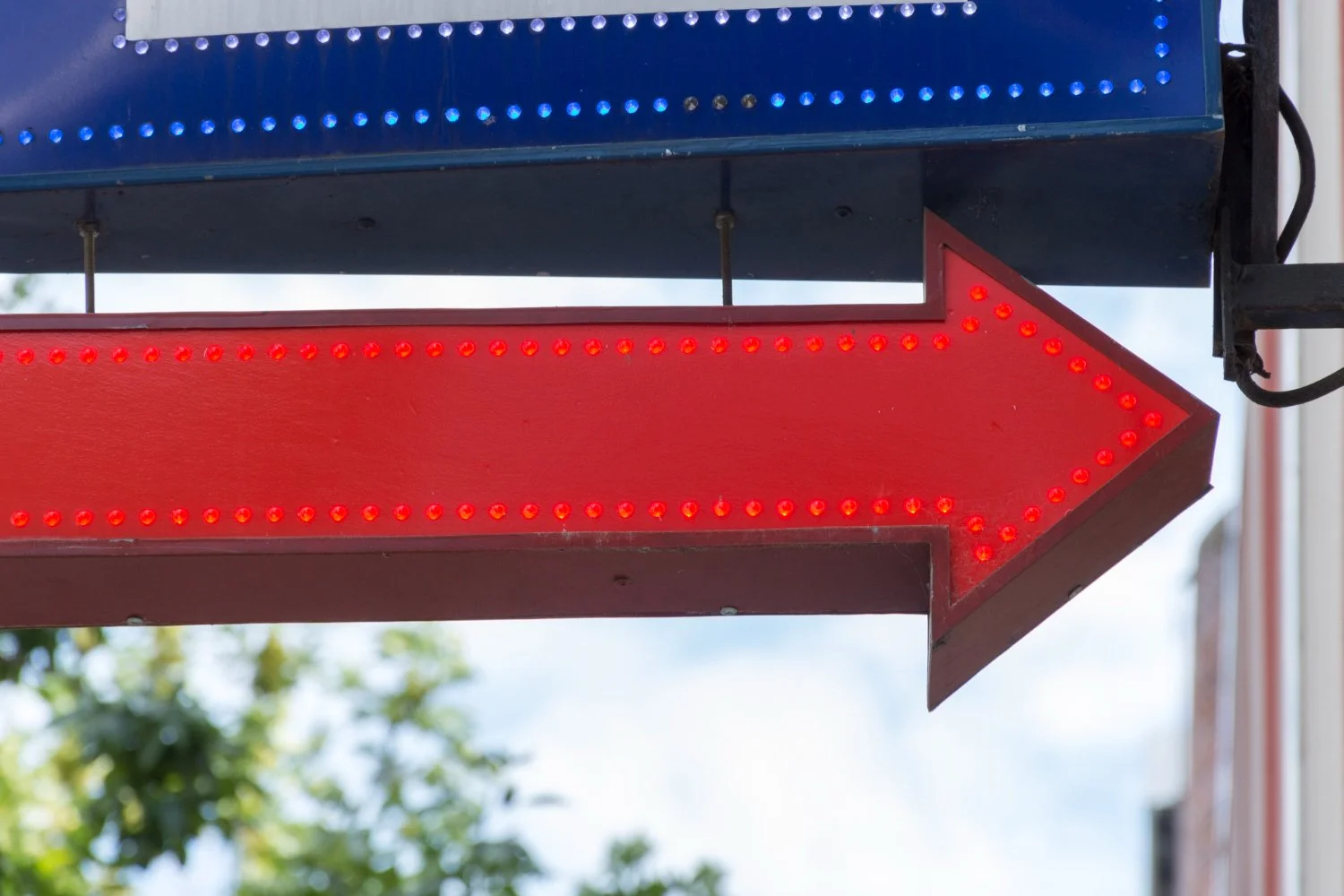Trending Colors in Signage: What’s Hot in 2025