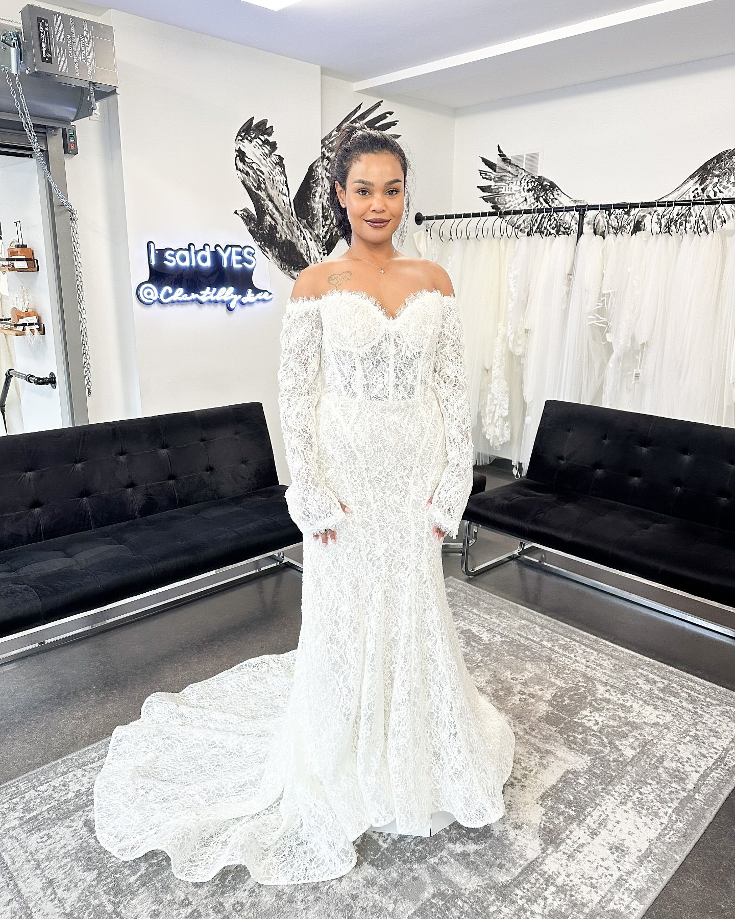 Dive into Sonya&rsquo;s vibe: off-the-shoulder long sleeves meet a sweet neckline, serving romance on a silver platter. That beaded lace? Total sparkle goals. Fitted shape and detachable sleeves bring the sophistication, while those button details an