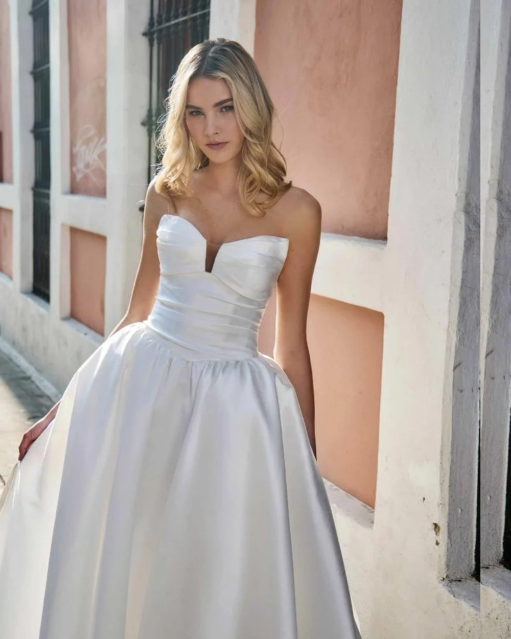 Sleek and statement in the same dress? Check ✔️. 
#ChantillyLace #BridalBoutique #HamiltonOntario #ModernBride #CoolBrides #WeddingInspiration #BridalFashion #GTAWeddings #GTHABrides #BrideStyle #LoveInTheAir #WeddingGoals #SayYesToTheDress #BridalL