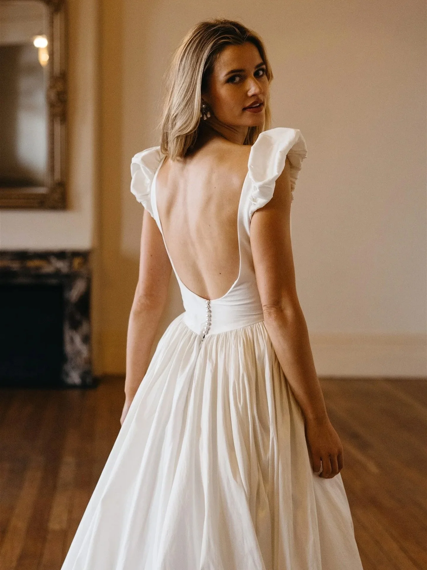 Vintage raw silk gown for the bride who’s anything but basic. Tradition with a twist.
#BridalBoutique #HamiltonBride #VintageWedding #UniqueBride #RawSilk #BridalStyle #ModernBride #GTAwedding #GTHABrides #WeddingInspiration #BridalFashion #Si