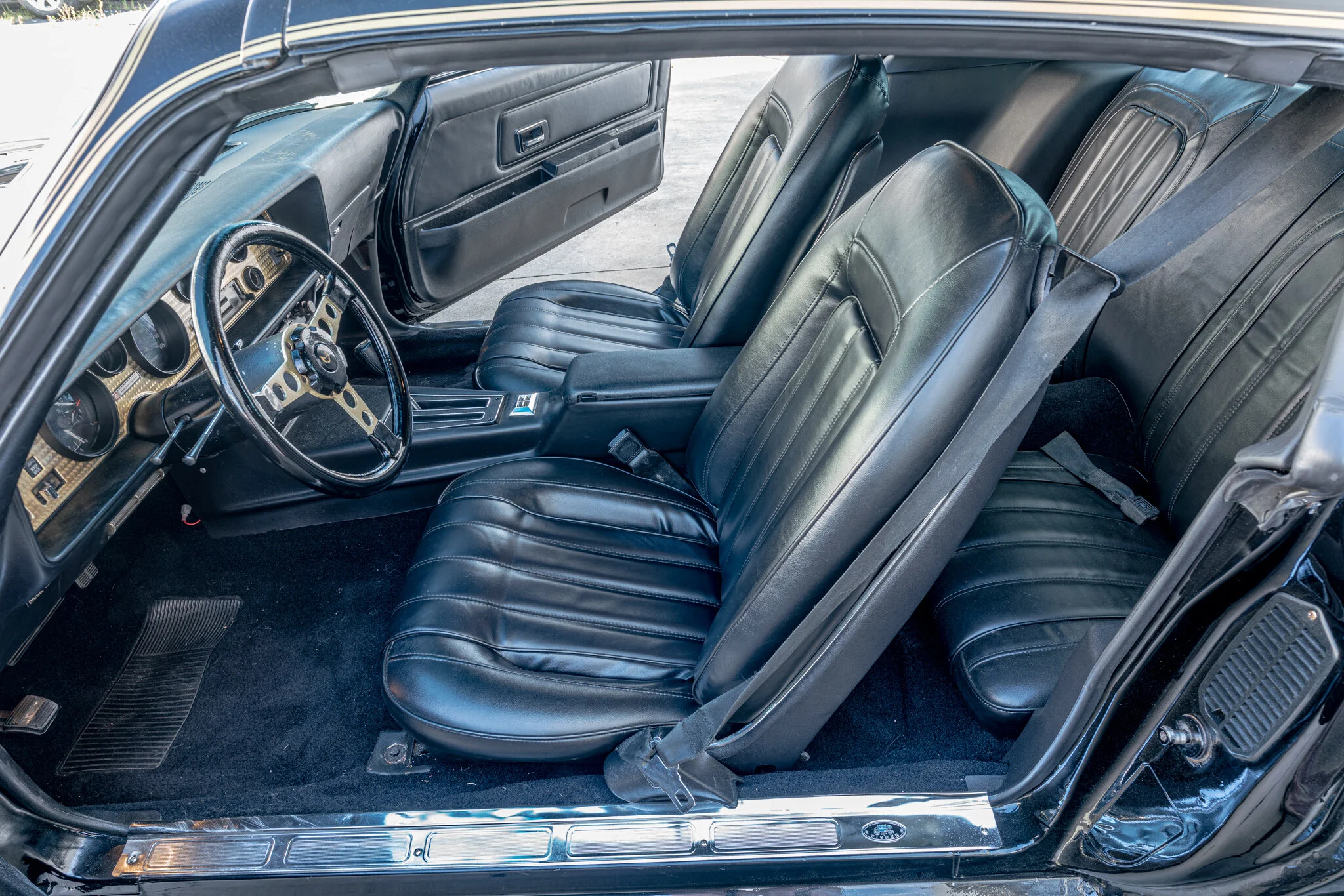 1977_pontiac_firebird_1584486045f98764da19.jpg