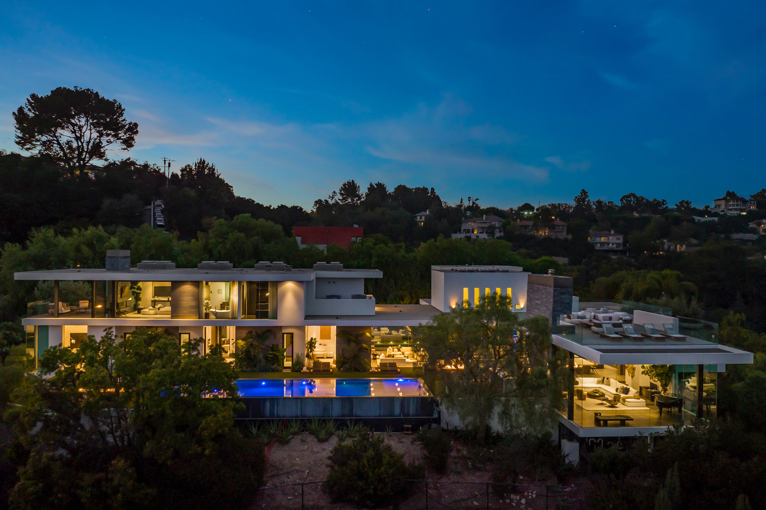 Benedict Canyon 2023 luxury modern mansion with indoor outdoor design and swimming pool