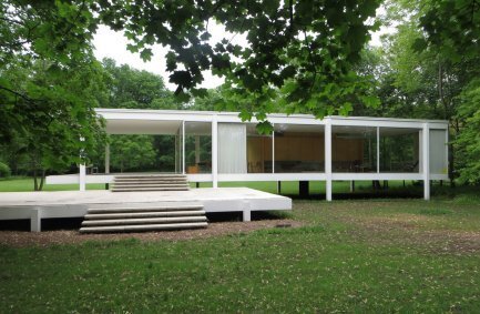 Modern architect Mies van der Rohe designed Farnsworth House