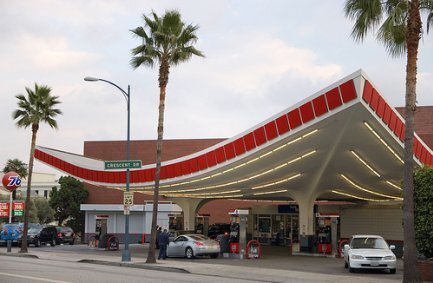  Iconic 1960s Beverly Hills Union 76 gas station designed by modern architect Gin D. Wong