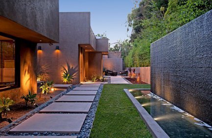 Contemporary exterior and modern landscape design at our Cordell Drive house in the Hollywood Hills