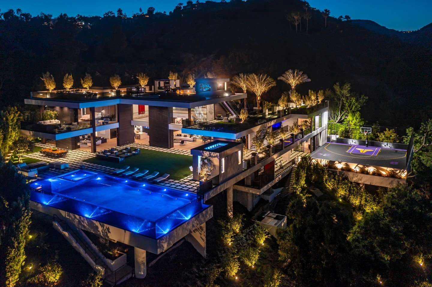 Bundy Drive in Brentwood, Los Angeles, designed for the luxury entertainment and sports lifestyle. Photo by @berlynmedia