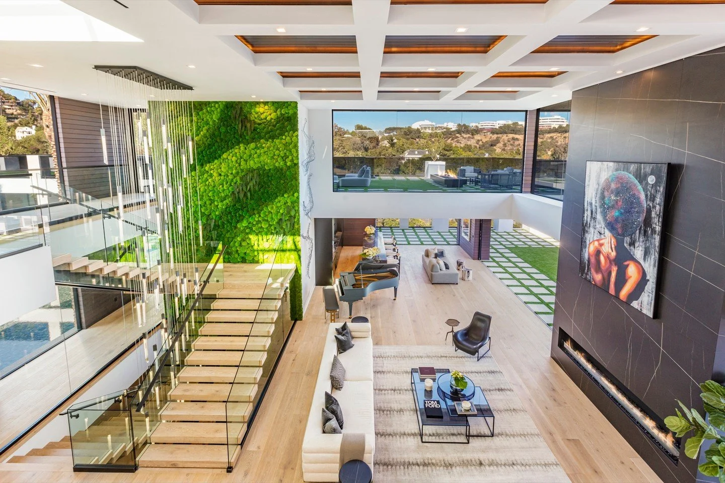 Multi-level indoor outdoor living at our Bundy Drive house in Brentwood, Los Angeles, a luxury modern open volume home for the entertainment and sporting lifestyles. Photo by @berlynmedia