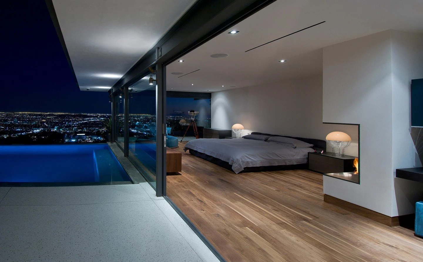 Luxury indoor outdoor living at our Hopen Place house in the Hollywood Hills. Photo by @maccollum