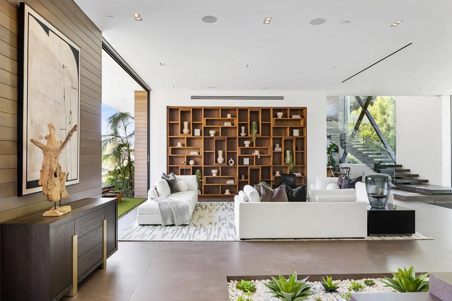 The modern interior of our Benedict Canyon 2023 house in Beverly Hills, with indoor outdoor features, open plan design, and natural light. Photo by @mrbarcelo